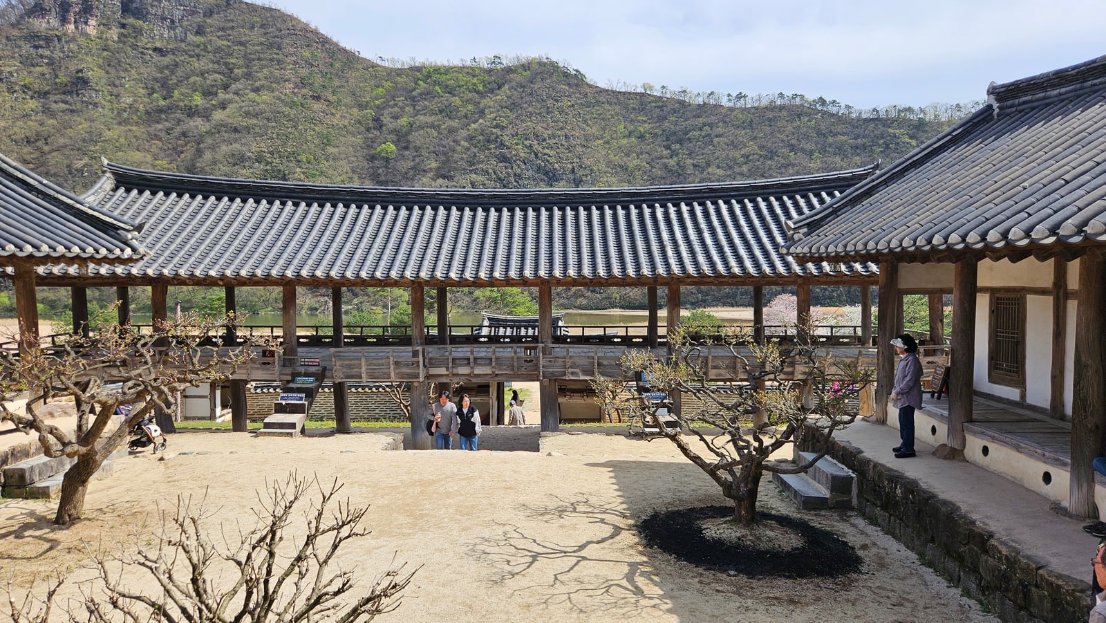 병산서원 만대루의 일곱 칸 누각